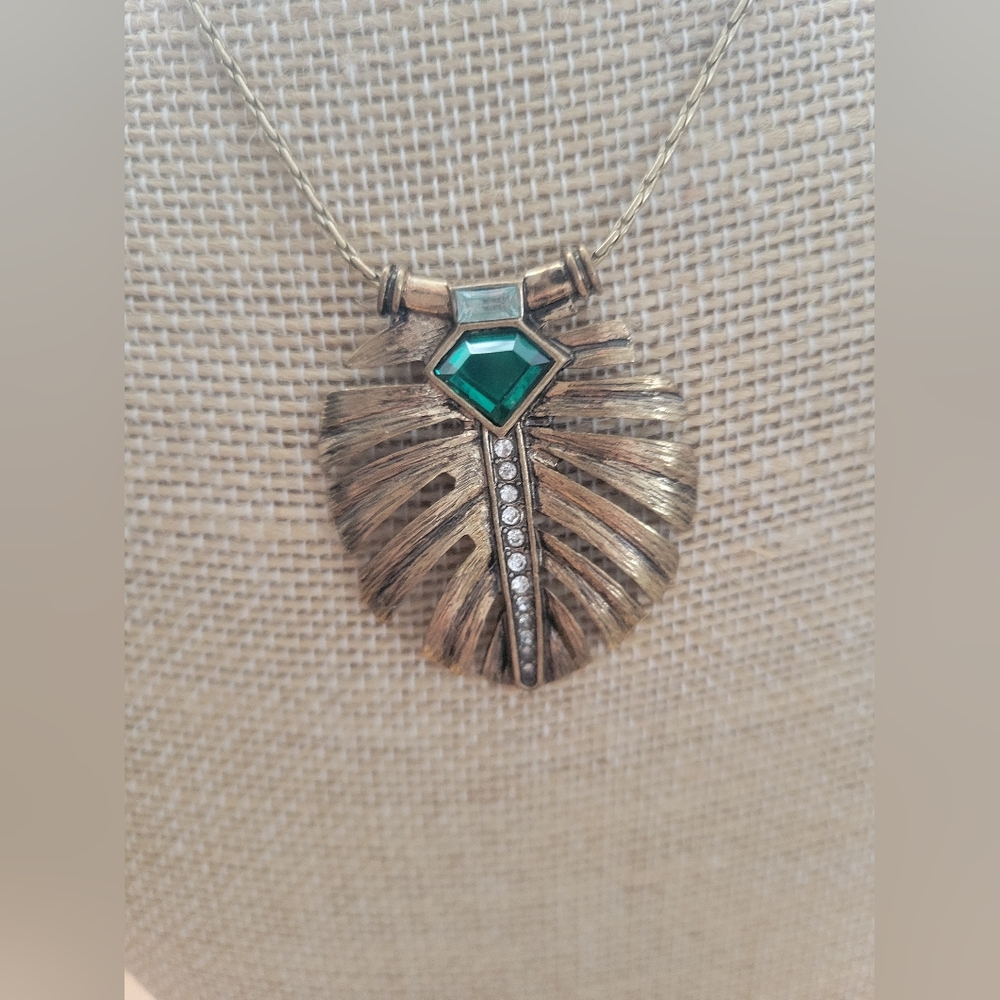 Elegant Gold and Green Leaf Pendant Necklace
